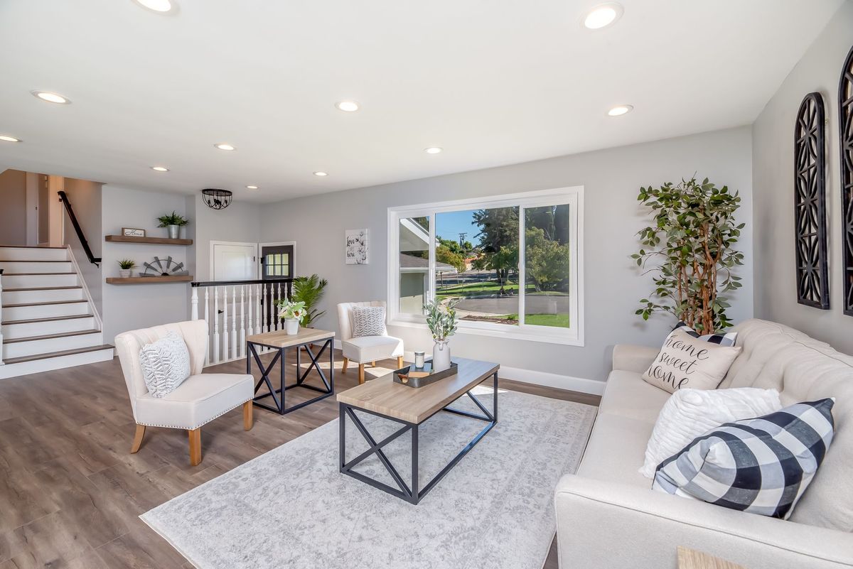 spotless bright modern living room after a deep cleaning in Bentonville, Rogers, Springdale, Fayetteville, and surrounding Northwest Arkansas areas